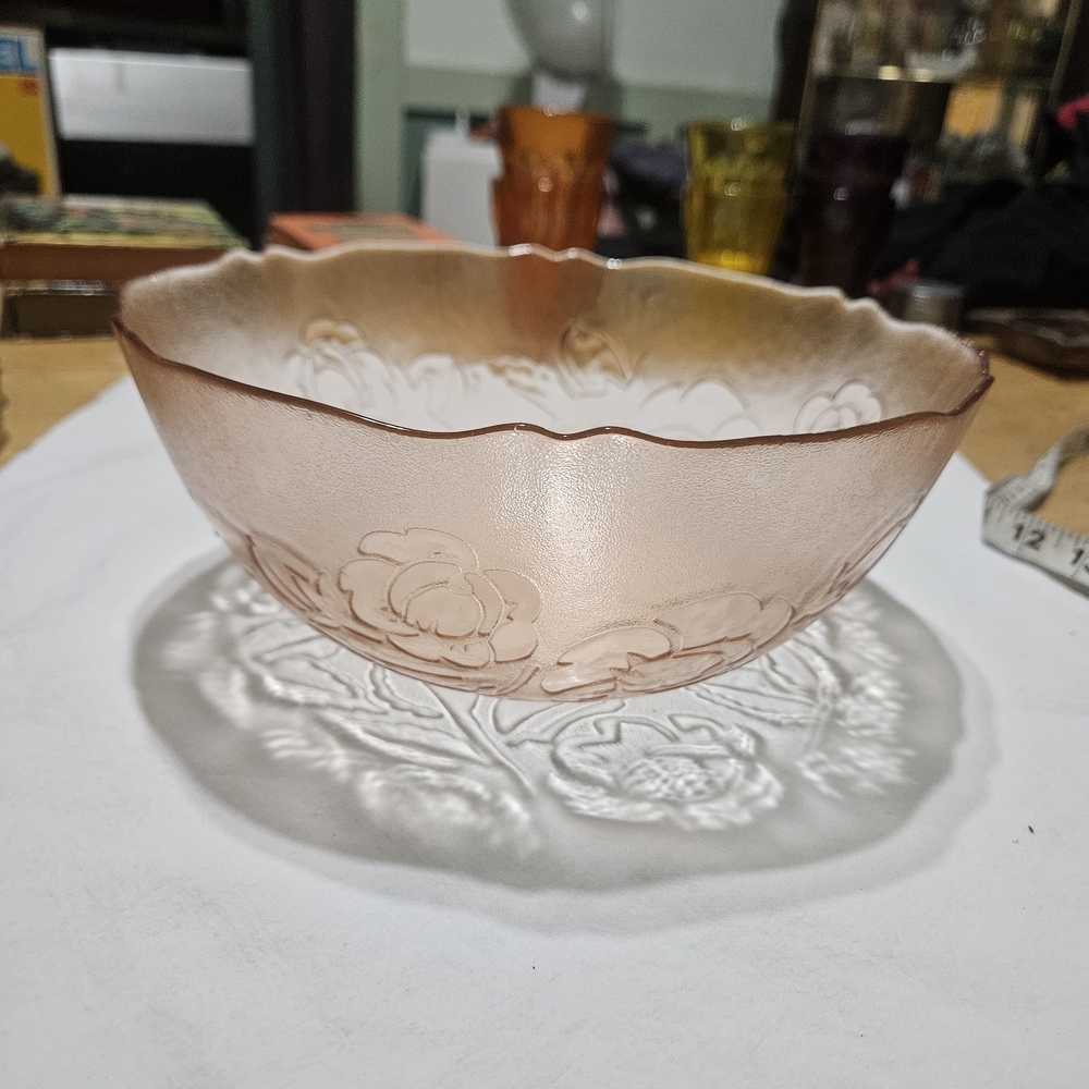 Arcoroc France Rosaline Glass Serving Bowl